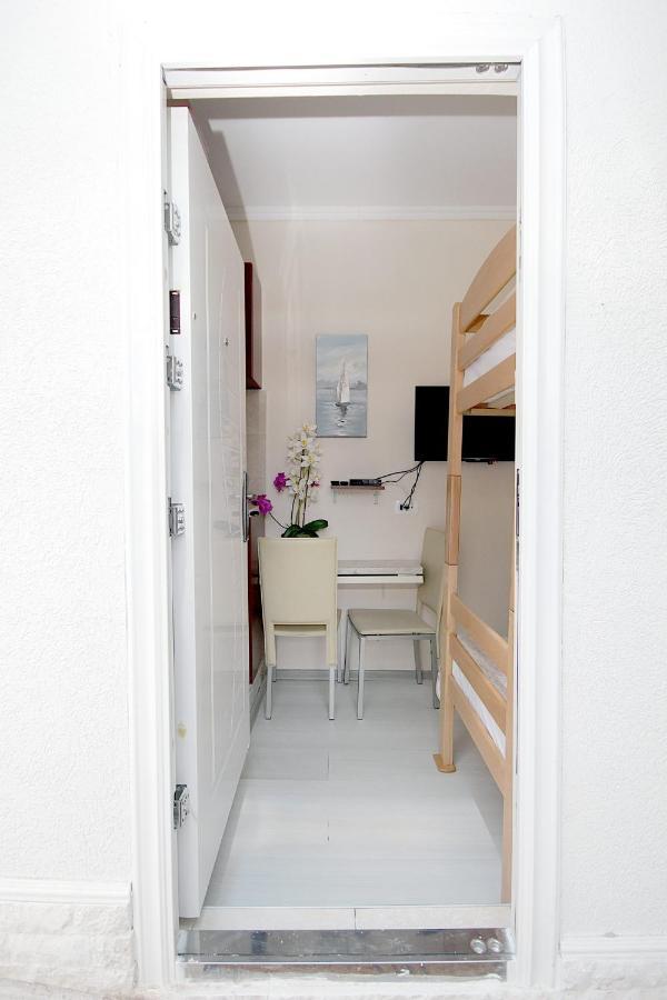 Studio Apartman Sveti Stefan Apartment Exterior photo